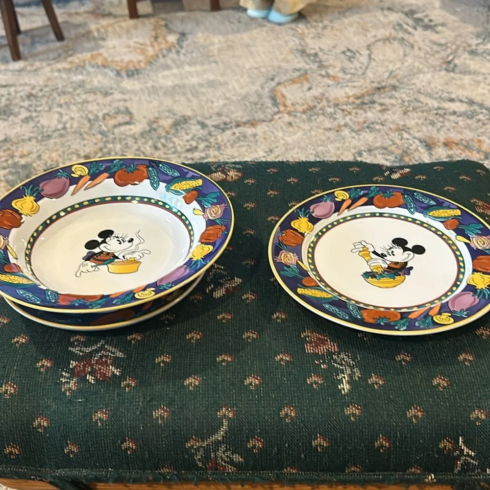 Vintage Minnie, mouse salad and soup plate with saucer in great shape themed - Picture 8 of 10